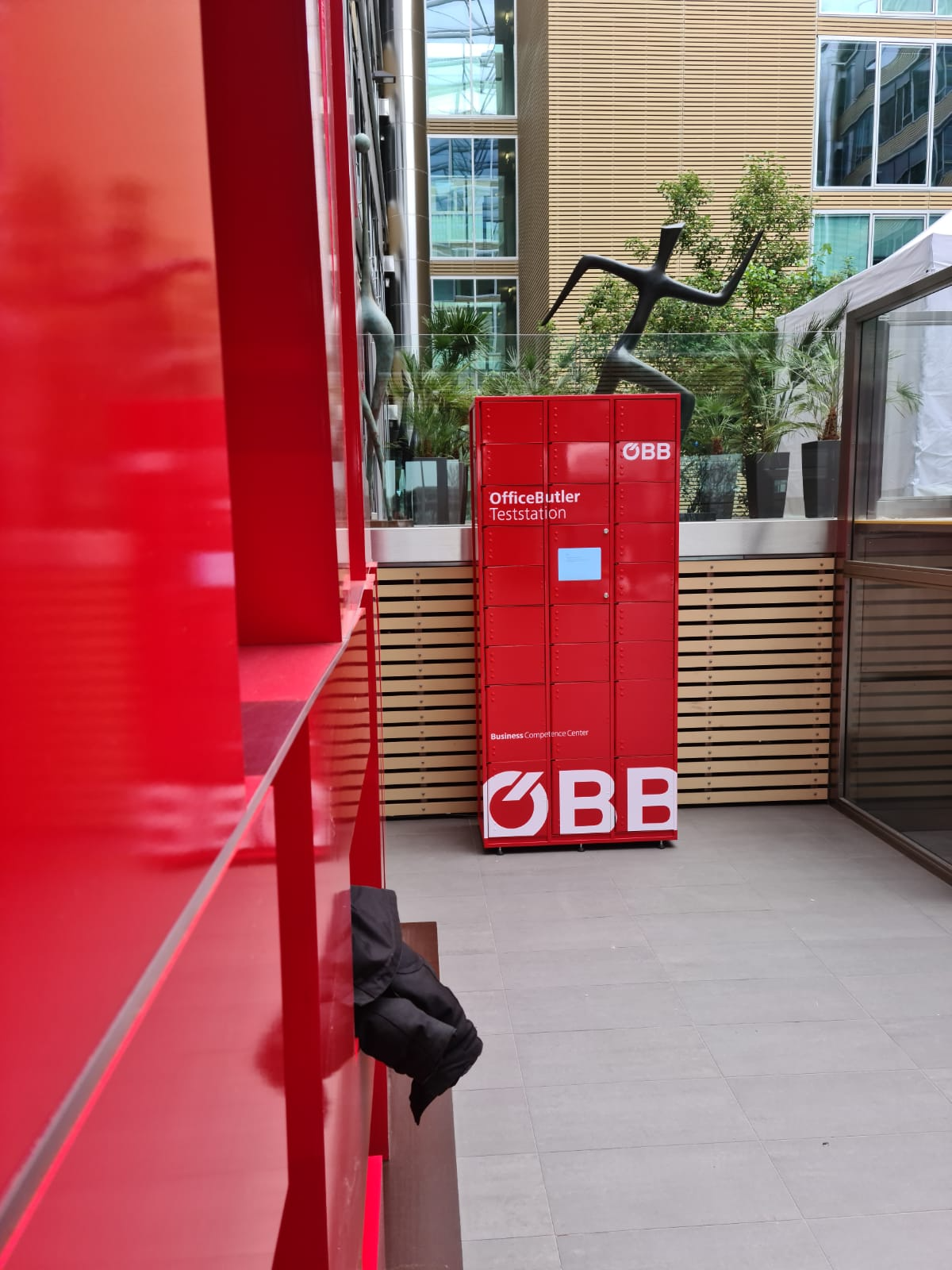 Employee authenticating at an OfficeButler24 terminal